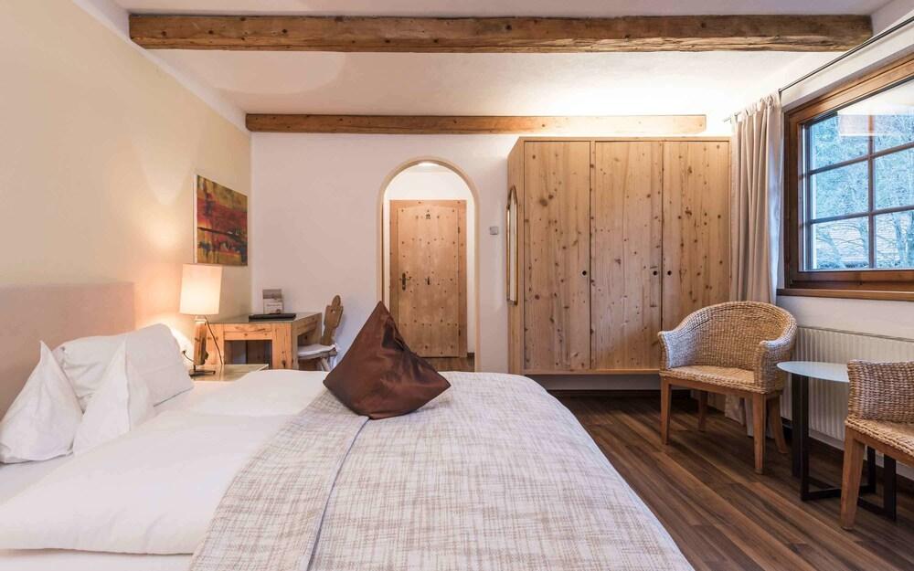 Strasserwirt - Ansitz Zu Tirol Strassen Extérieur photo