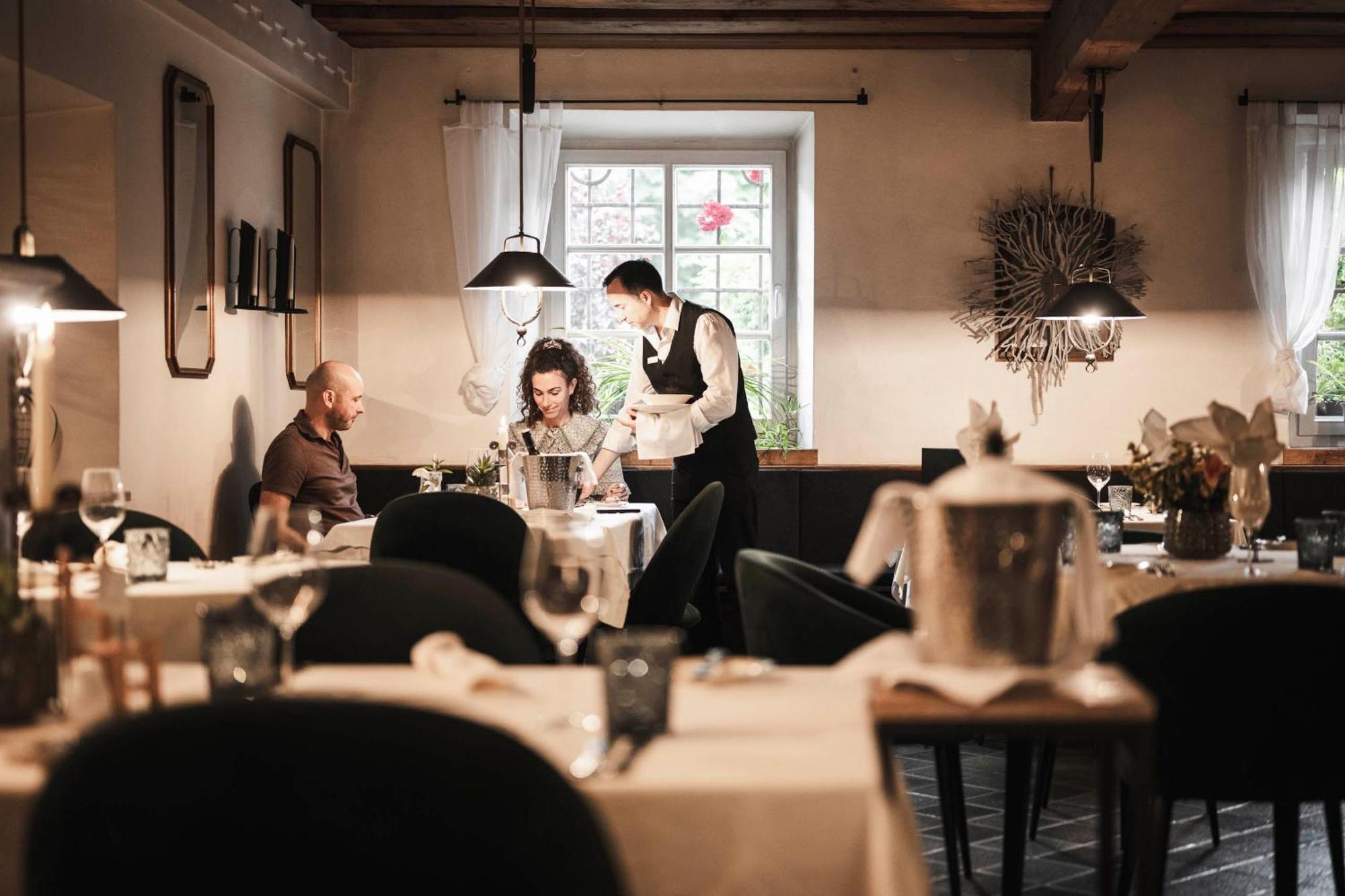 Strasserwirt - Ansitz Zu Tirol Strassen Extérieur photo
