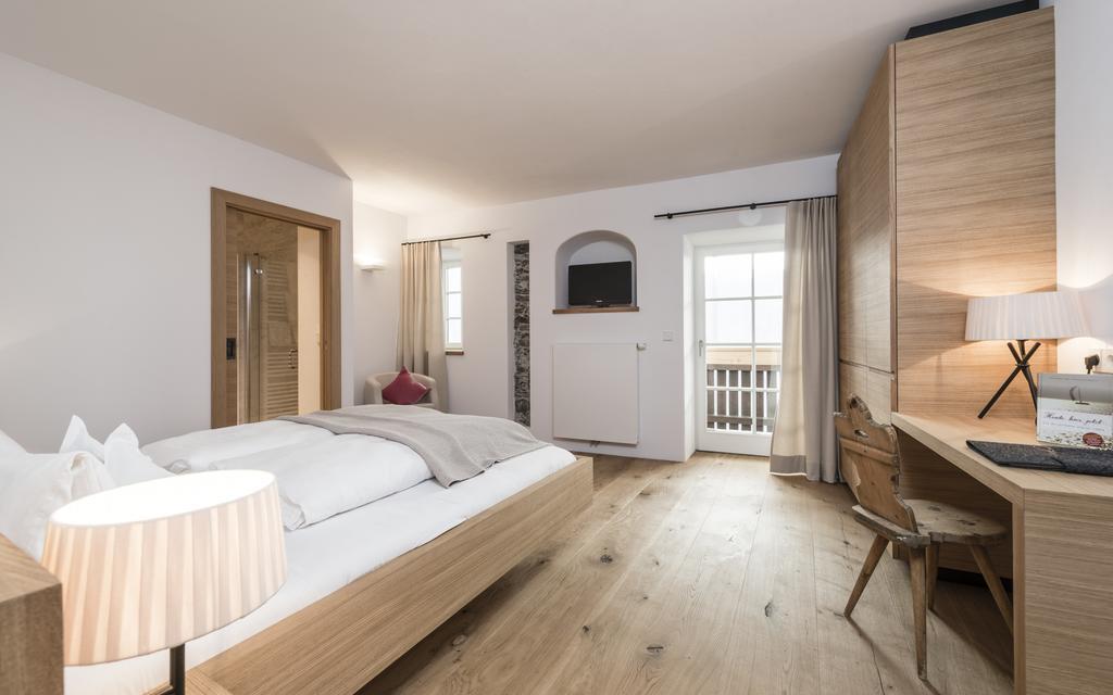 Strasserwirt - Ansitz Zu Tirol Strassen Extérieur photo